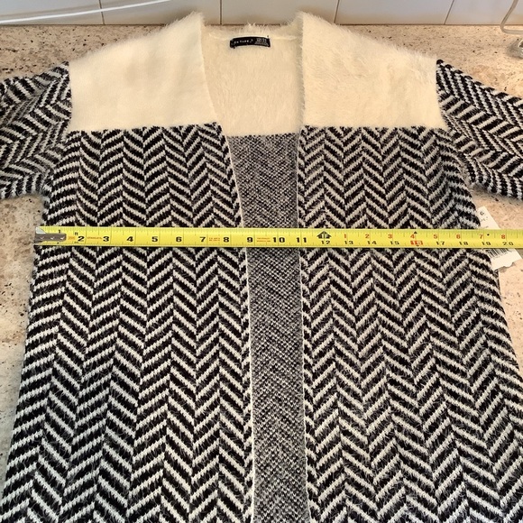 Black Tape NWT Black and White/Cream Chevron Open Cardigan Small Petite - Picture 9 of 10